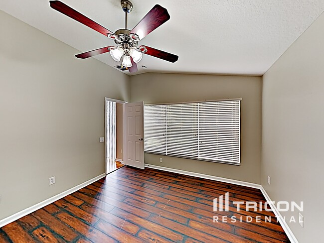Building Photo - 806 Sea Holly Dr