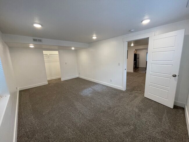 Building Photo - Mapleton Home