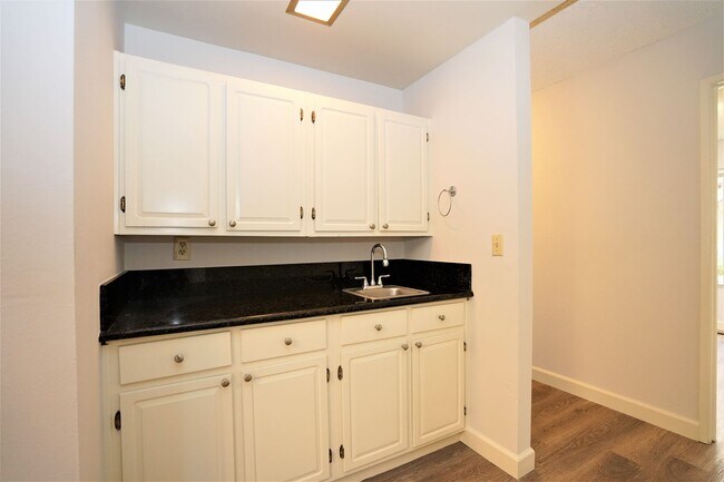 Building Photo - Beautiful Single Family Home in Desirable ...