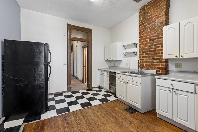 Building Photo - 1313 S 32nd St