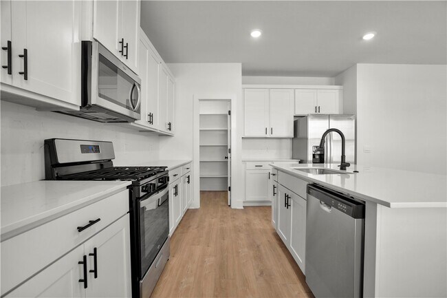 Building Photo - 4805 W Sturgeon St