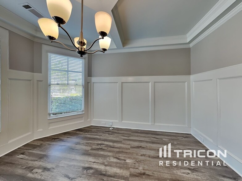 Building Photo - 4609 Sierra Creek Dr NE
