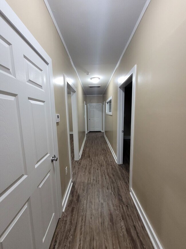 Building Photo - Now Leasing -Madison Co-Comer, GA-2 Bedroom 1.5 Bathroom Apartment in Historic Downtown Comer, GA...