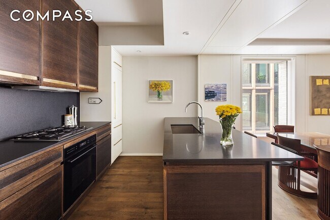 Building Photo - 345 W 14th St