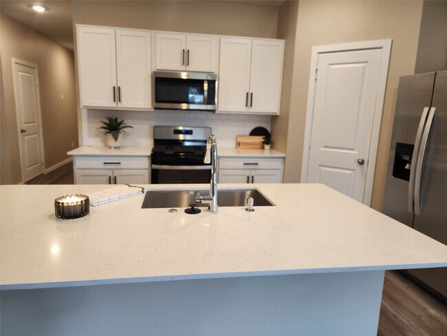 Building Photo - 27314 Oceanus Springs Dr