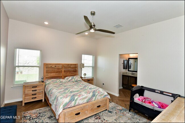 Building Photo - 2225 Tierra Delmonte Dr
