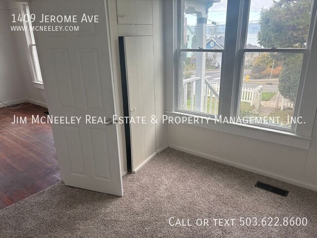 Building Photo - 1409 Jerome Ave