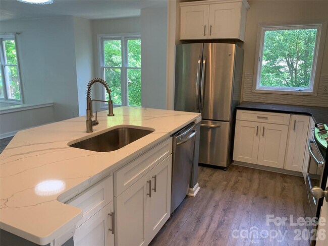 Building Photo - 672 Portside Dr