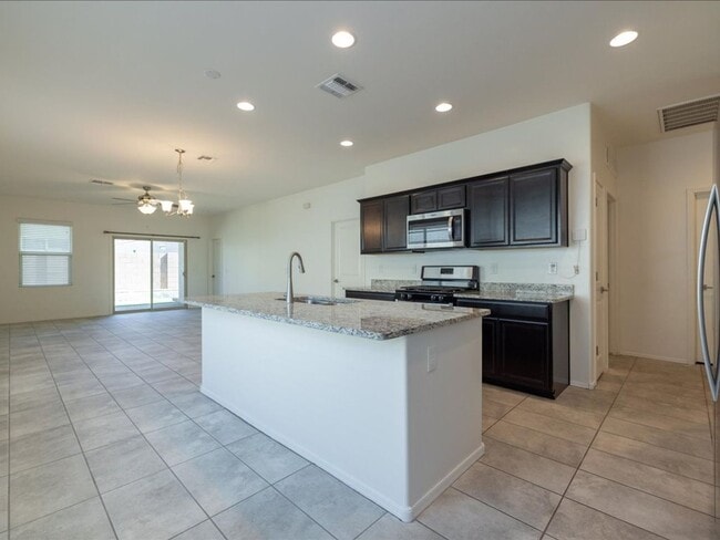 Building Photo - Modern Comfort Meets Community Living – 3 Bed, 2 Bath Beauty with Resort-Style Amenities!