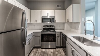 Building Photo - Available Now – Modern Apartment for Rent