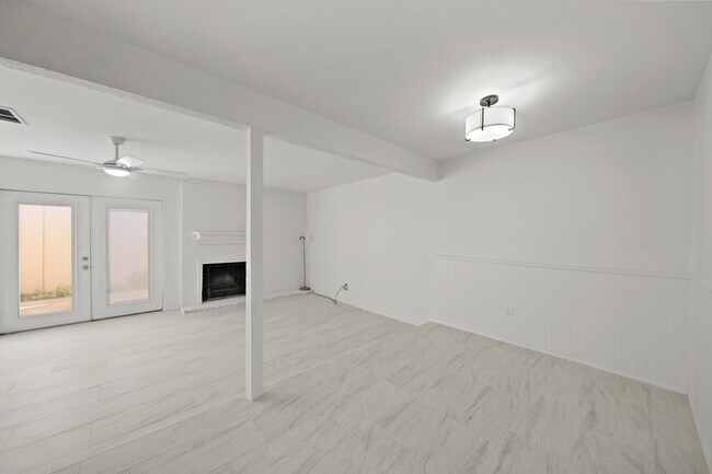 Building Photo - 11650 Village Pl Dr