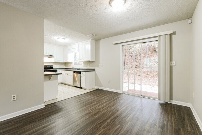 Building Photo - 3296 Goldenchain Dr