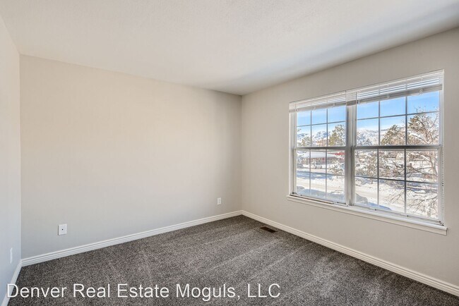 Building Photo - 2 br, 2.5 bath House - 9575 Coal Mine Ave  #A