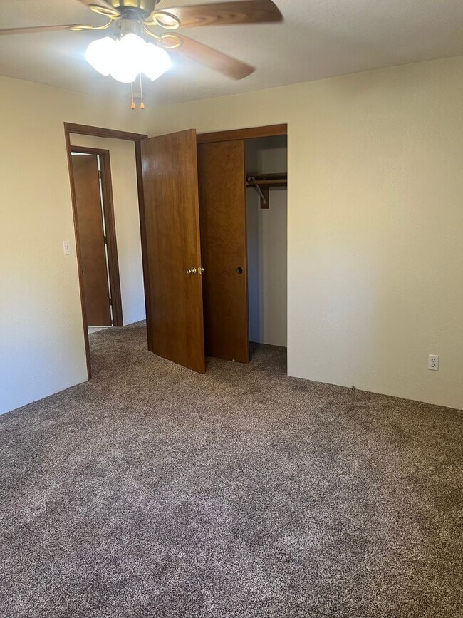 Building Photo - 3 Bedroom 2 Bath House