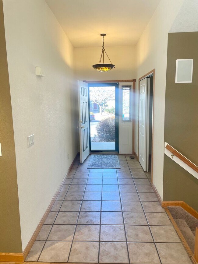 Building Photo - Ranch Home in Great Location