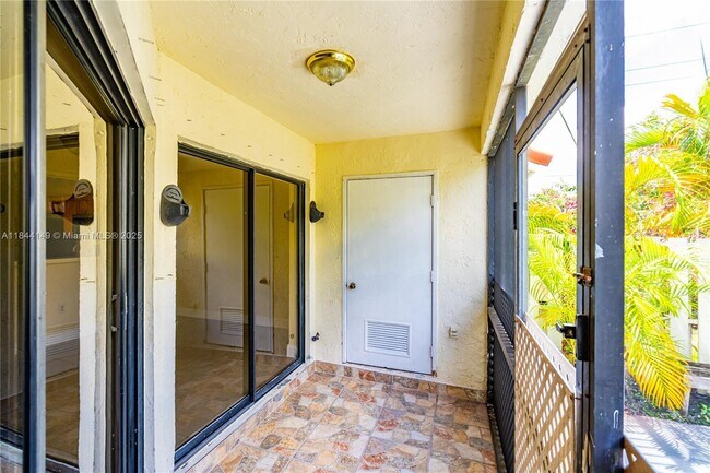Building Photo - 1612 San Remo Cir