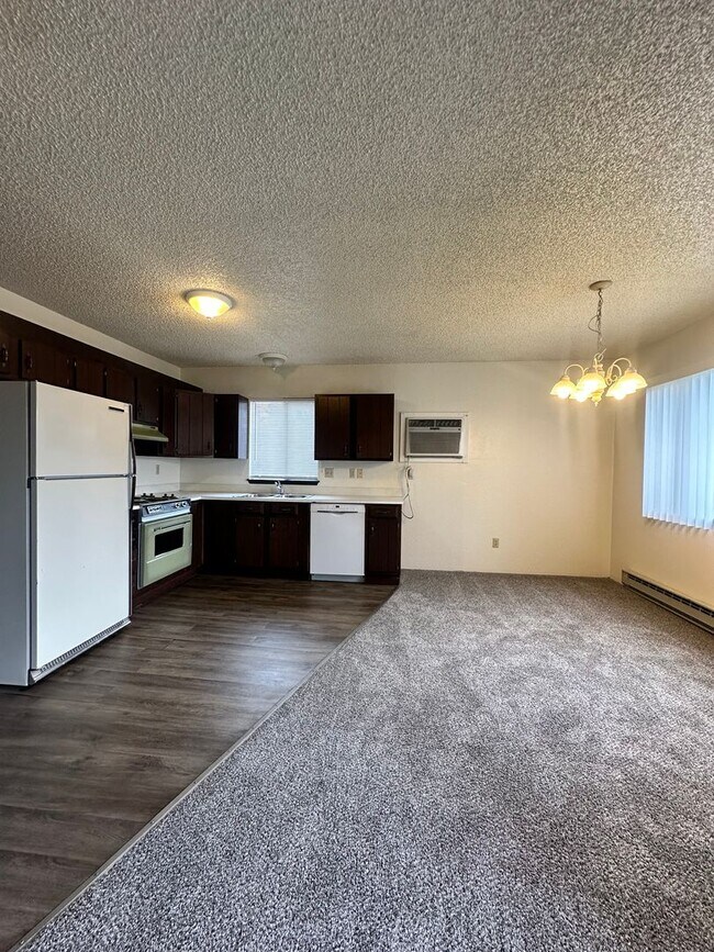 Building Photo - Sunset Manor