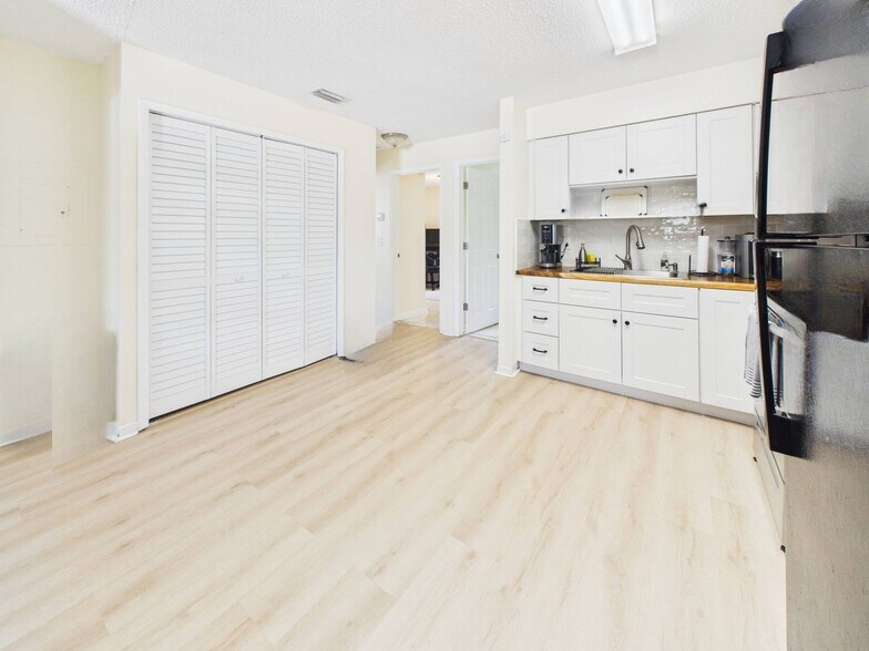 Kitchen/Dining - 1411 E 109th Ave