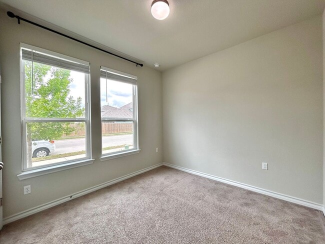 Building Photo - 12012 Saddle Rock Dr