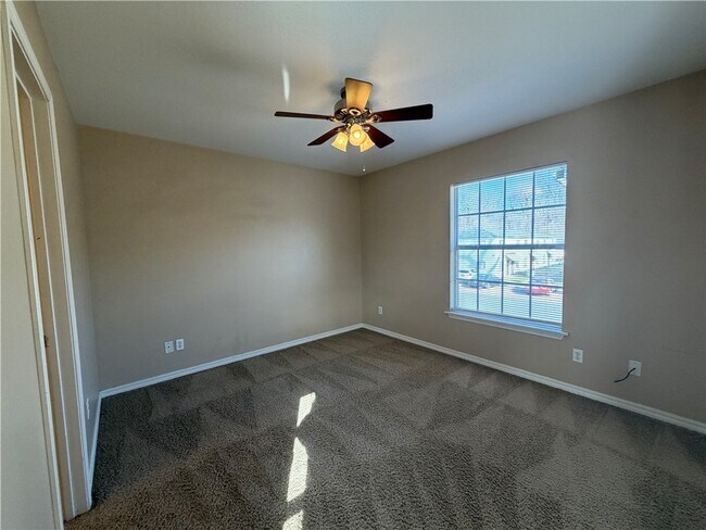 Building Photo - 800 W Tahlequah St