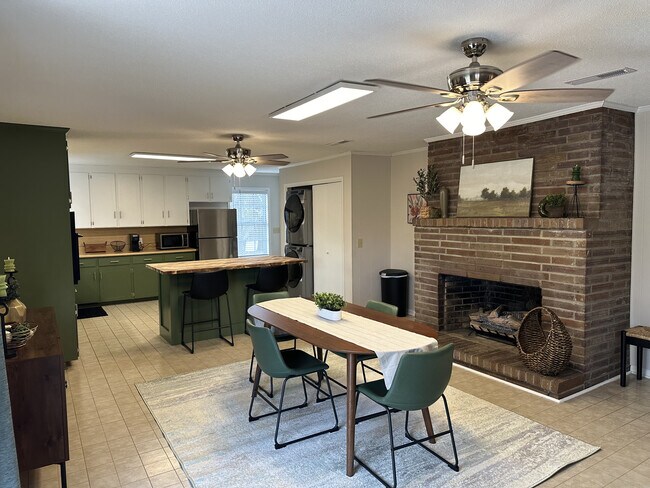 Building Photo - 7521 Cottonwood Rd