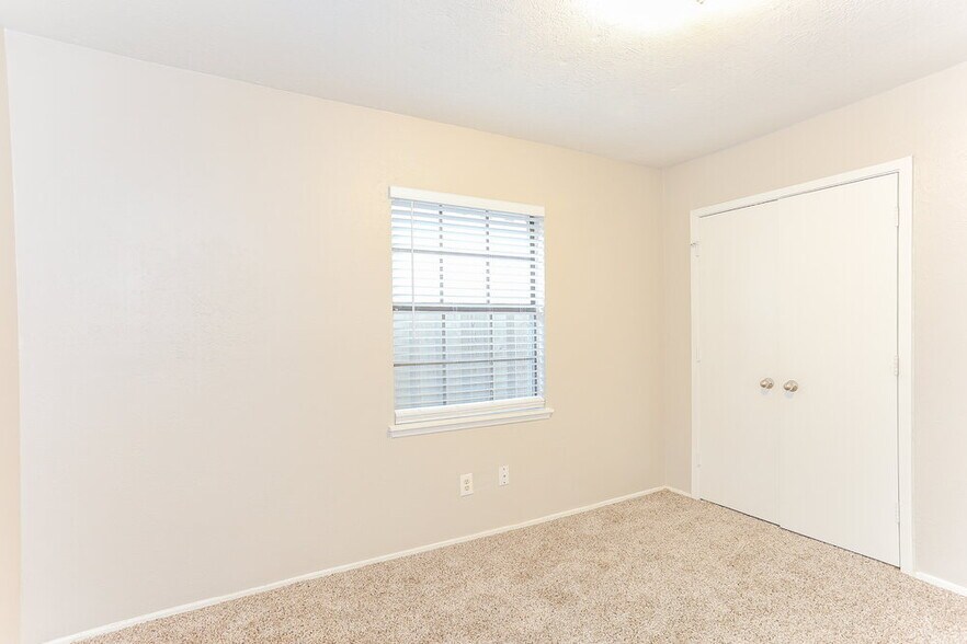Building Photo - 4200 Cranbrook Dr