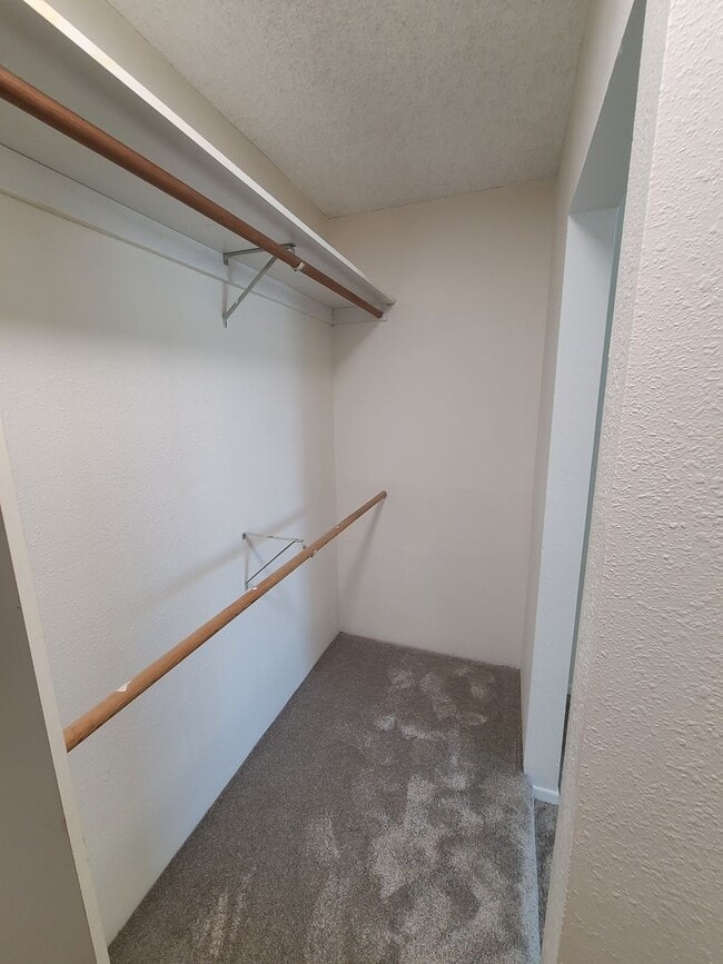 Building Photo - Spacious Two story 3 bed 2.5 baths + 2 car garage in great school district.