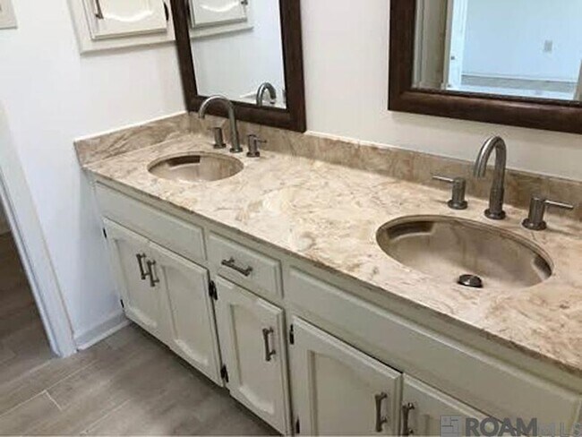 Building Photo - 13523 Willowridge Ave