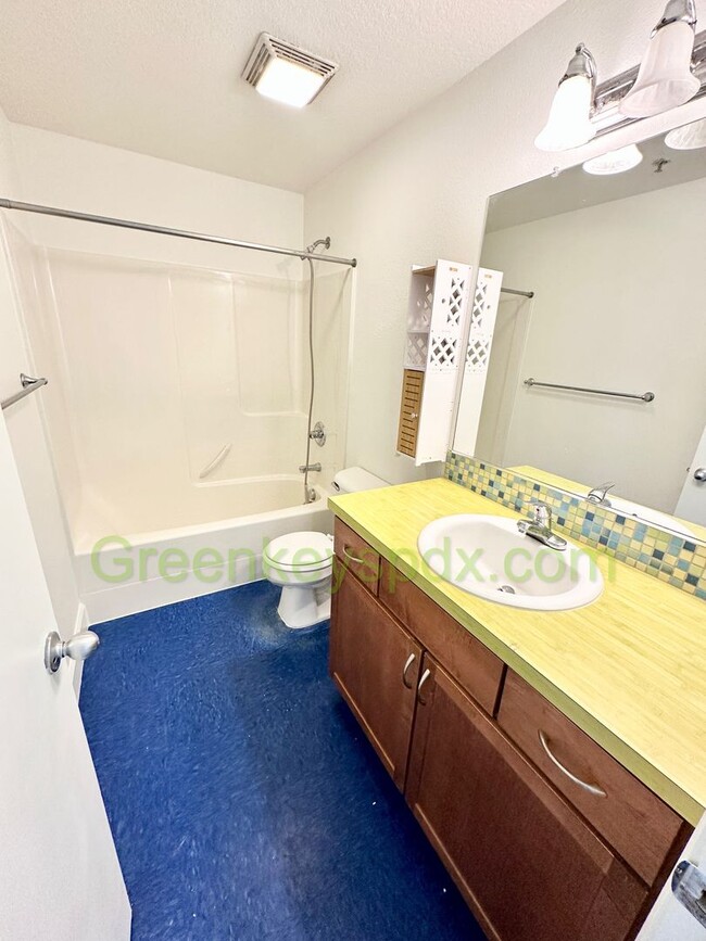 Building Photo - 1-Bedroom Townhouse in St. John's with Bon...
