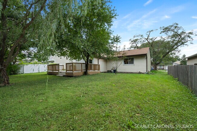 Building Photo - 2S211 Sanchez Dr