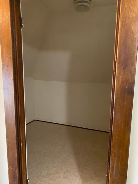 Building Photo - 241 W Pine St