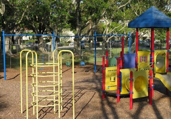 Building Photo - 2312 S Cypress Bend Dr