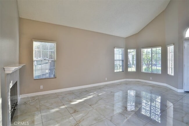Building Photo - 176 Cll Renata