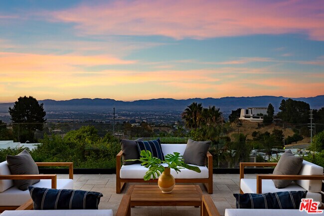 Building Photo - 3116 Elvido Dr