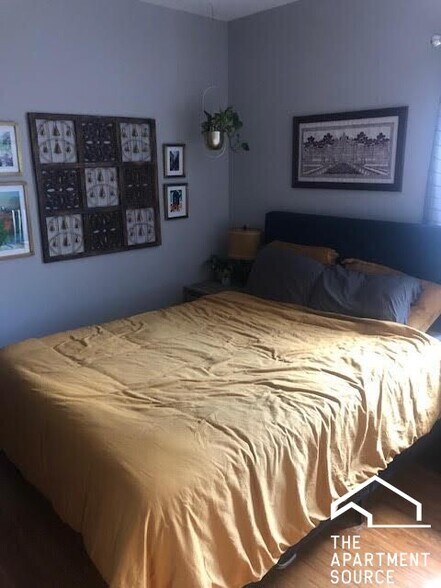 Building Photo - 1333 W Carmen Ave