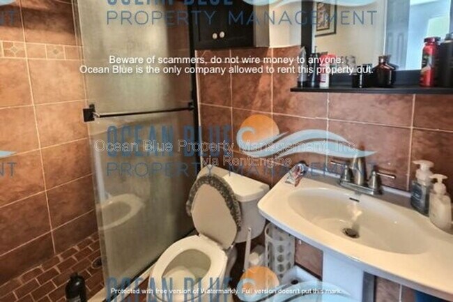 Building Photo - 1285 85th Terrace N