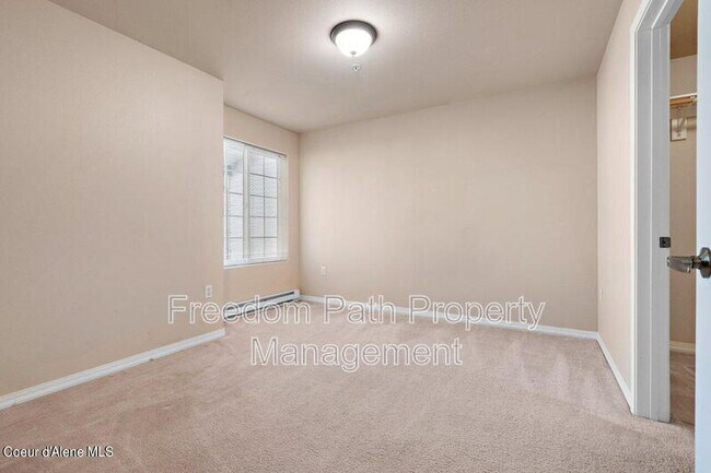 Building Photo - 310 N Promenade Loop