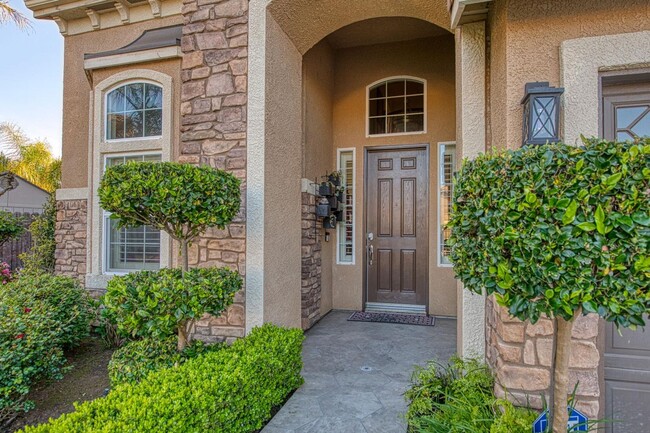 Building Photo - 10509 N Sierra Vista Ave