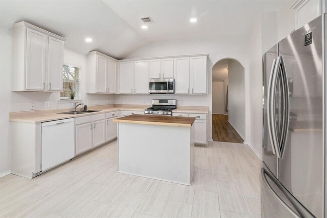 Building Photo - 108 Windmill Cir