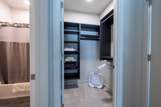 Building Photo - 51 South Broadway-SI FL5-ID1226758P