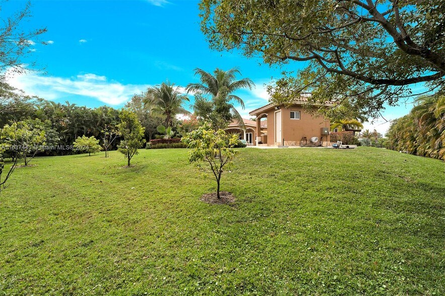 Building Photo - 5050 SW 166th Ave
