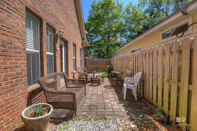 Building Photo - 119 Kensington Ct