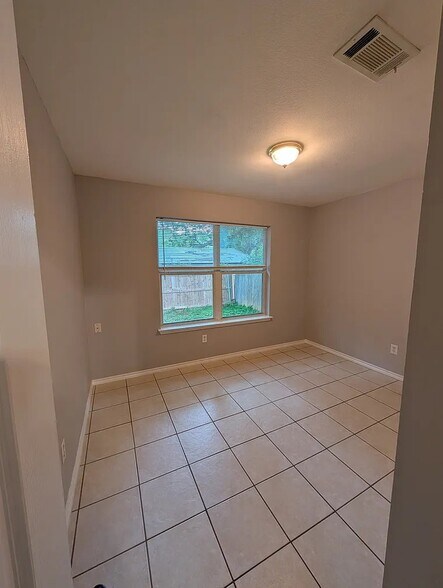 Building Photo - 1707 Tina Marie Rd