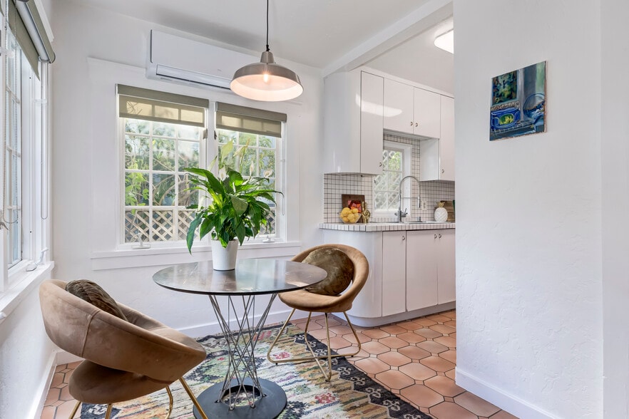 Building Photo - 2427 N Gower St