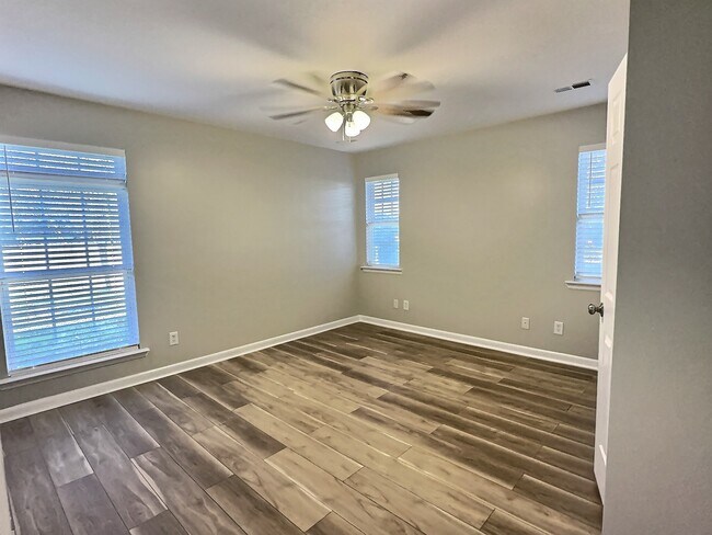 Building Photo - 1505 E 50th St