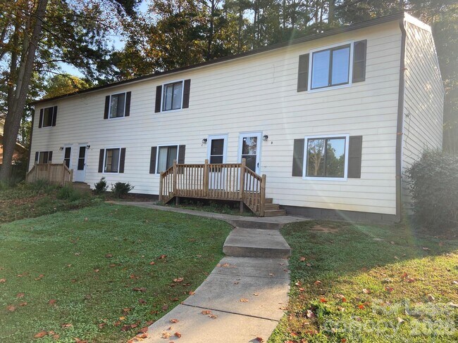 Building Photo - 1260 Fieldstone Rd
