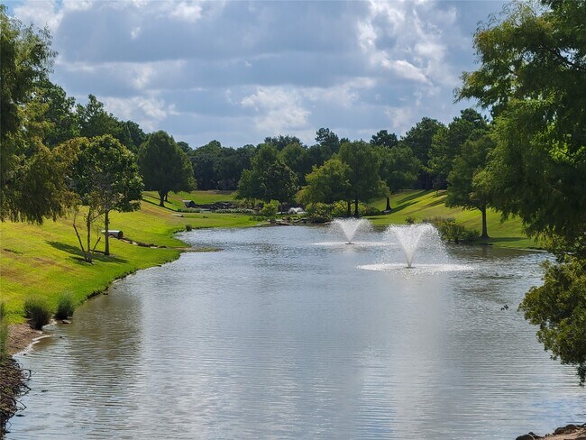 Building Photo - 15607 Tarpon Springs Ct