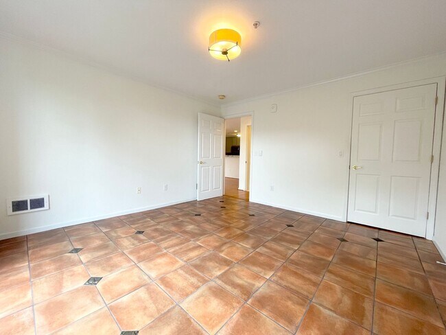 Building Photo - Twin Peaks: Remodeled Condo with Garage Pa...
