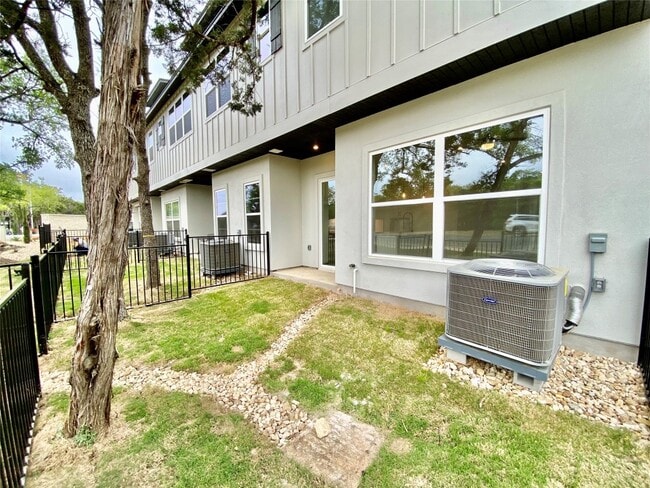 Building Photo - 12001 Vista Parke Dr