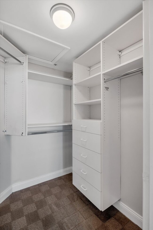 Building Photo - WHY RENT A HOUSE WHEN YOU CAN HAVE A PENTH...